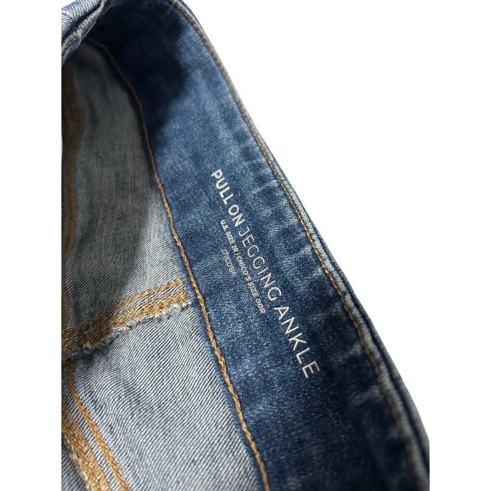 Chicos Pull On Jegging Ankle Jeans Size 00R Blue Tulip Hem Frayed Stretch Denim - Picture 3 of 8